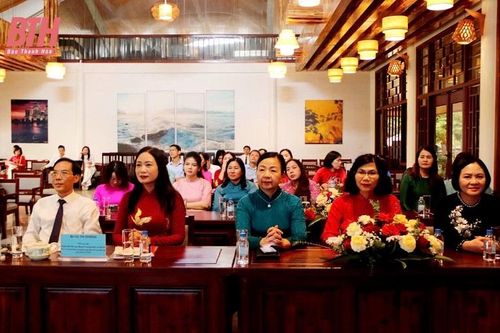 Gặp mặt nữ lãnh đạo chủ chốt tỉnh nhân Ngày Phụ nữ Việt Nam 20/10