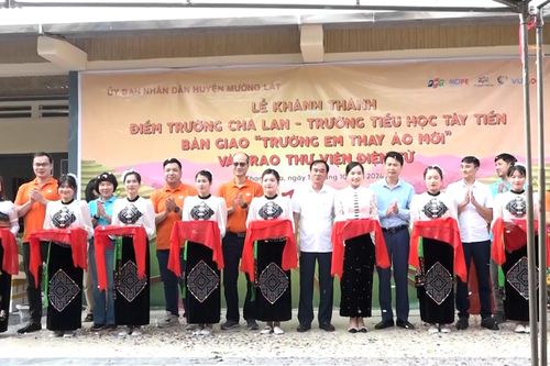 FPT hỗ trợ cơ sở vật chất cho các trường học tại huyện Mường Lát