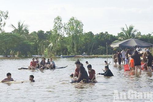 Cho xin 'một vé' tắm đồng