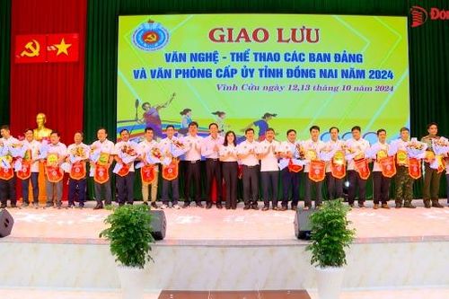Khai mạc giao lưu văn nghệ - thể thao kỷ niệm Ngày truyền thống các Ban Đảng và Văn phòng cấp ủy năm 2024