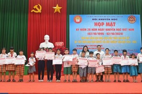 Công ty Vedan trao hơn 400 suất học bổng cho trẻ em khó khăn