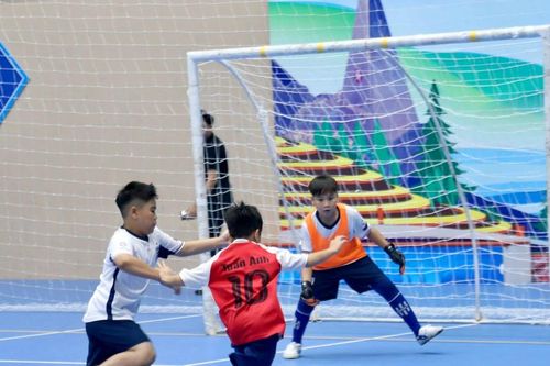 Hơn 250 cầu thủ nhí tranh cúp Tiểu học Bắc Lệnh mở rộng lần thứ III