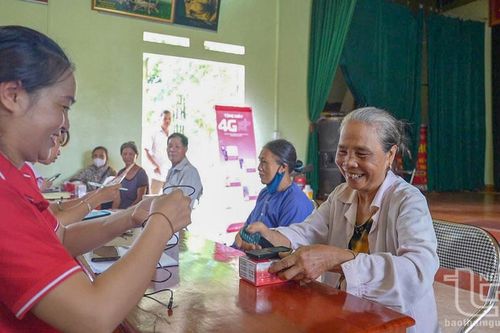 Viettel Thái Nguyên: Tặng điện thoại mới cho 13.874 người dân chuyển đổi từ 2G lên 4G