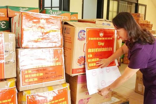 'Người trong một nước phải thương nhau cùng'