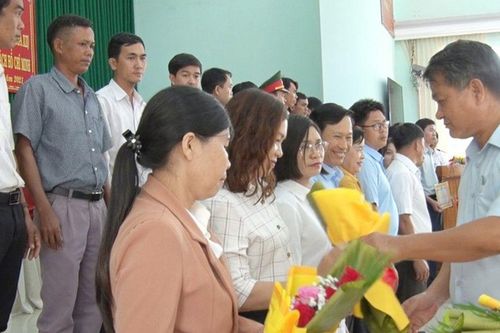 Chư Prông: Xây dựng chi bộ thôn làng vững mạnh, để 'Dân tin Đảng, Đảng trong dân'