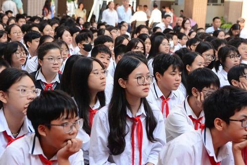 Hà Nội cấm tuyệt đối tình trạng học sinh sử dụng điện thoại trong lớp học