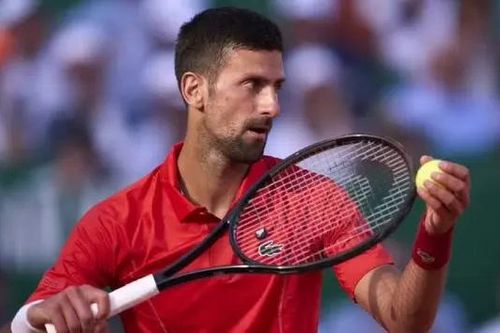 Novak Djokovic ngược dòng ấn tượng vào bán kết Thượng Hải Masters