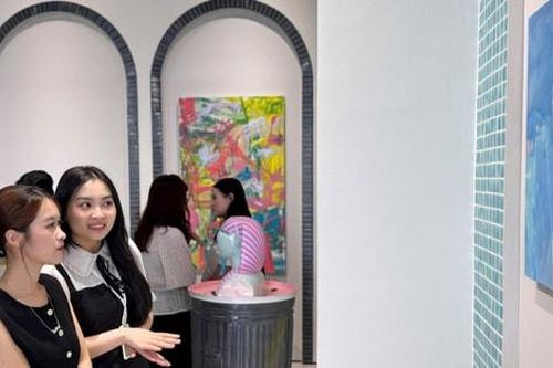 'Vũ điệu của trừu tượng' của họa sĩ 9x Lê Quỳnh Anh