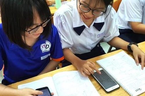 Nhiều nơi cấm học sinh sử dụng điện thoại trong lớp