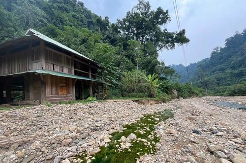 Người dân bản Ruộng khốn khổ vì suối đổi dòng