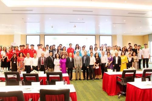Tôn vinh 61 tân sinh viên thủ khoa của 8 trường đại học Y, Dược phía Bắc