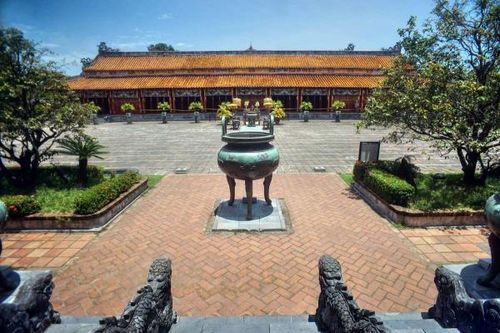 Việc nước - việc nhà