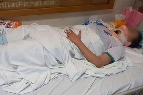 Can ngăn bạn đánh nhau, nữ sinh lớp 11 ở Thanh Hóa bị hành hung gãy đốt sống cổ