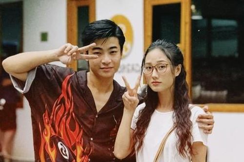 Một cặp đôi 'Đi Giữa Trời Rực Rỡ' lộ bằng chứng 'phim giả tình thật' cực rõ