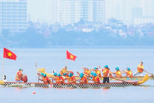 Hấp dẫn, kịch tính Giải Bơi chải thuyền rồng Hà Nội mở rộng năm 2024