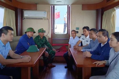 Thành phố Móng Cái (Việt Nam) bàn giao lồng nuôi trồng thủy sản đợt 1 cho thành phố Đông Hưng (Trung Quốc)