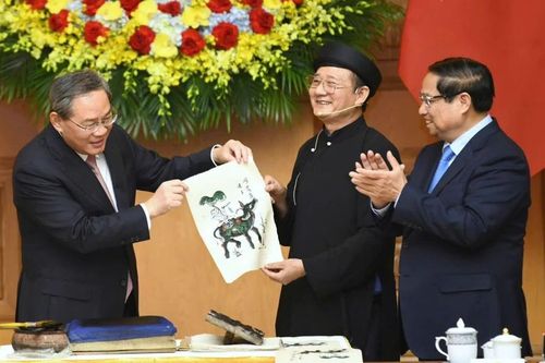 Thủ tướng Việt Nam và Trung Quốc thưởng lãm dân ca Quan họ, tranh dân gian Đông Hồ