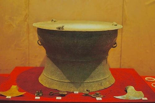 Ngắm loạt cổ vật quý từ 'Văn minh sông Hồng đến Hà Nội phố'