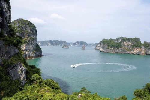 Quảng Ninh: Kéo dài thời gian thăm vịnh Hạ Long