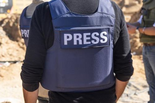 Israel bắt giữ phóng viên Mỹ, tấn công trúng 2 nhà báo của Al-Jazeera