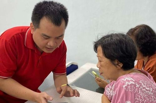 Công nghệ giúp người cao tuổi vượt khủng hoảng tâm lý