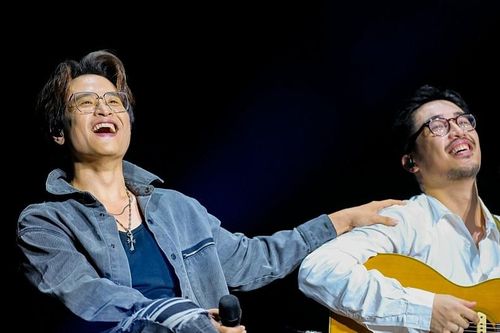 'Hoàng tử indie' Vũ nhảy cùng rapper, bị Hà Anh Tuấn 'bóc mẽ' trước 8.000 fan