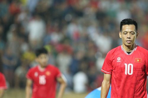 Được FIFA vinh danh, Văn Quyết nói lời gan ruột