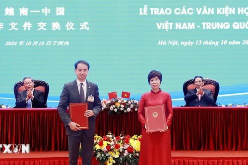 Thủ tướng Việt Nam và Trung Quốc chứng kiến trao văn kiện hợp tác giữa hai nước