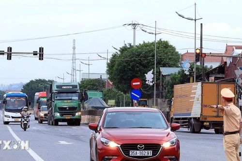 Gia tăng tai nạn do sử dụng thiết bị nghe, nhìn khi tham gia giao thông
