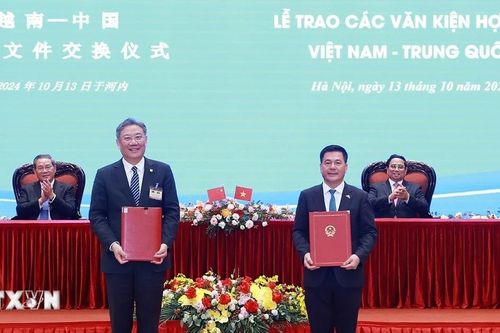 Trao văn kiện thúc đẩy hợp tác thương mại Việt Nam-Trung Quốc