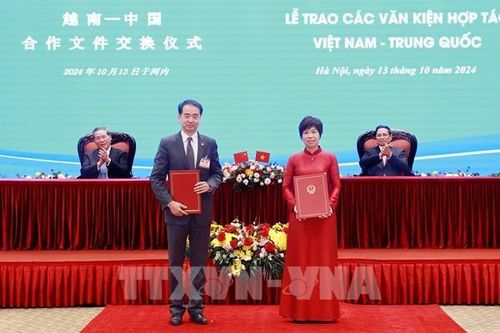 Việt Nam - Trung Quốc trao 10 văn kiện hợp tác quan trọng