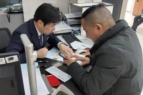 Tiền tiết kiệm 20 năm biến mất khó hiểu, người đàn ông đâm đơn kiện, phán quyết tòa án gây bất ngờ