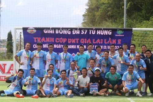Hơn 60 cầu thủ phong trào tham gia Giải bóng đá Tứ hùng chào mừng ngày Doanh nhân Việt Nam 13-10