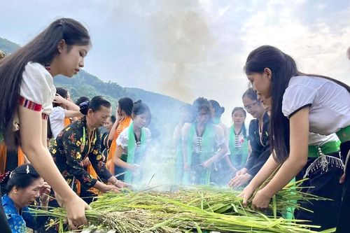 Lễ hội 'Kin Lẩu Khẩu Mẩu' dân tộc Thái xã Mường So năm 2024