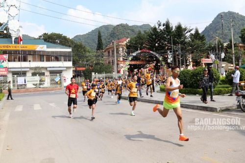 Trao 24 giải thưởng cho các vận động viên xuất sắc nhất giải chạy 'Mùa vàng Bắc Sơn Ultra Trail năm 2024'
