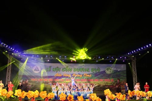 Đặc sắc đêm nghệ thuật khai mạc Lễ hội cốm Dương Quỳ