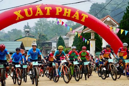 Hấp dẫn Giải đua xe đạp địa hình chinh phục hồ nước nhân tạo cao nhất Đông Nam Á