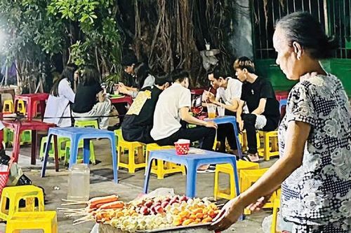Ăn khuya ở Huế