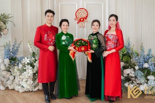 Khi cây sen nhả tơ, khi con tằm tự dệt lụa