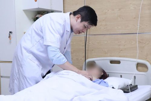 'Nghiện' dao kéo, phẫu thuật thẩm mỹ tốn cả tỷ đồng vẫn không ưng ý