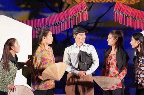 Mượn hài kịch truyền thông điệp đời sống