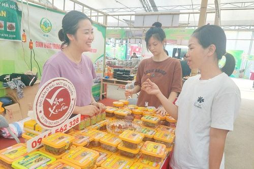 Hà Nội và các tỉnh kết nối tiêu thụ nông sản an toàn: Bảo đảm nguồn cung, kiểm soát chất lượng