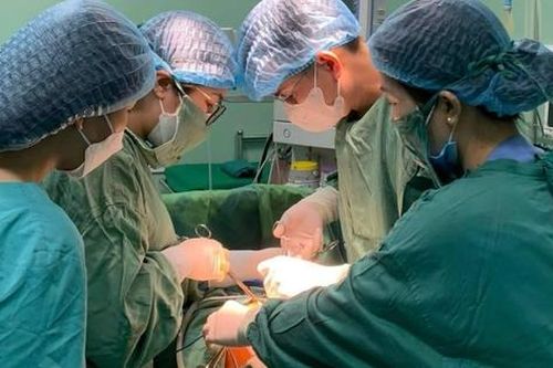 Bộ Y tế đề xuất tăng mức phụ cấp phẫu thuật viên chính lên 790.000 đồng