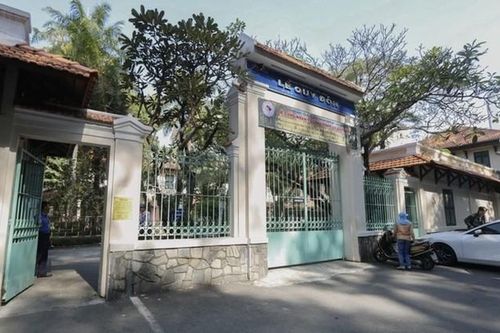 Bếp ăn bán trú một trường THPT phải tạm dừng sau khi có 6 học sinh bị đau bụng