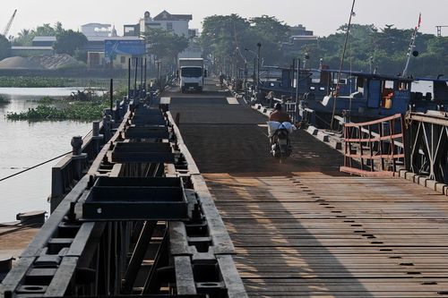 Cầu phao Ninh Cường thông xe trở lại sau 1 tháng bị lũ sau bão số 3 kéo đứt