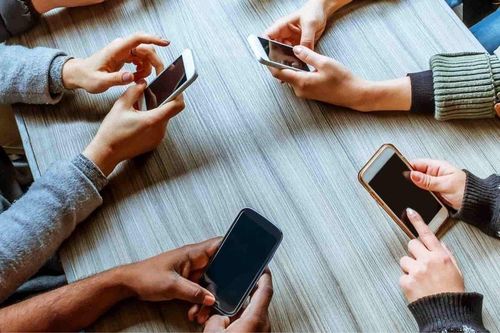 Đọc sách để cứu con người khỏi ngộ độc thông tin