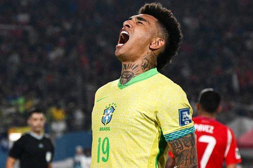 Tiền đạo vô danh của Brazil gây sốt