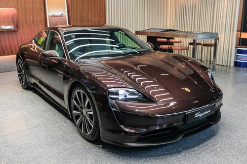 Porsche Taycan gặp khó