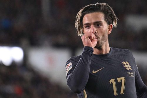 Grealish ăn mừng độc đáo
