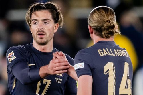 Grealish mất tiền khi Trent lập siêu phẩm